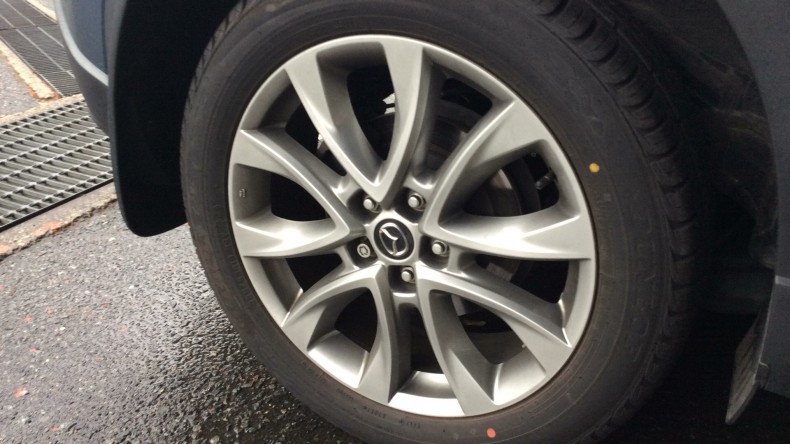 タイヤホイール前