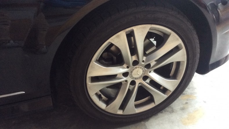 タイヤホイール前