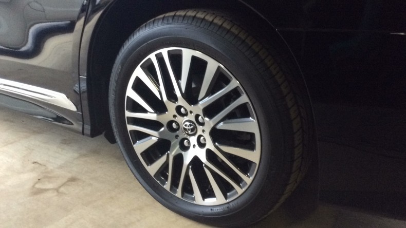 タイヤホイール前