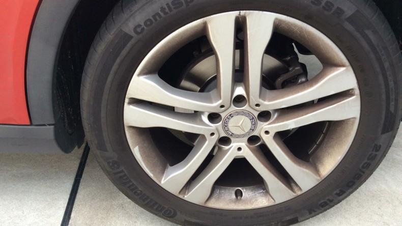 タイヤホイール前