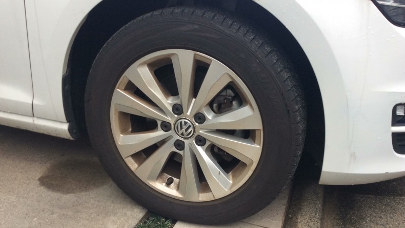 タイヤホイール前