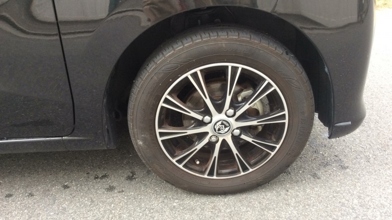 タイヤホイール前