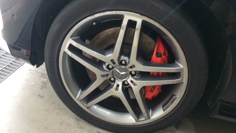 タイヤホイール前