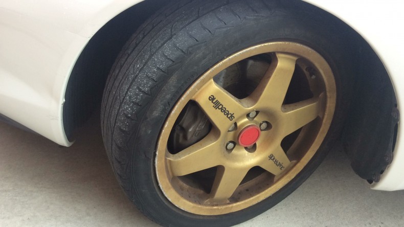 タイヤホイール前