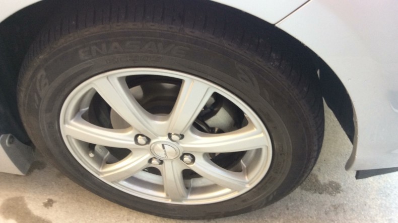 タイヤホイール前