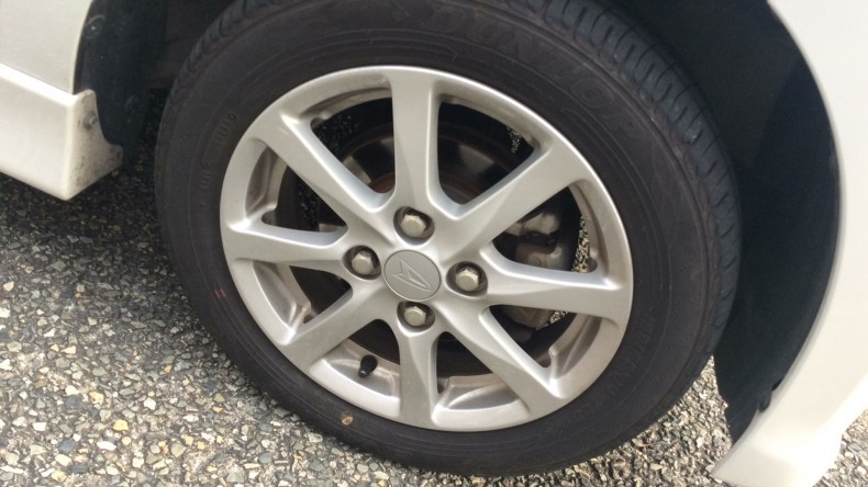 タイヤホイール前