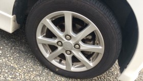 タイヤホイール前