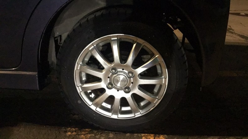 タイヤホイール前