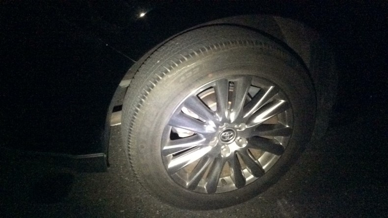 タイヤホイール前