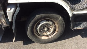 タイヤホイール前