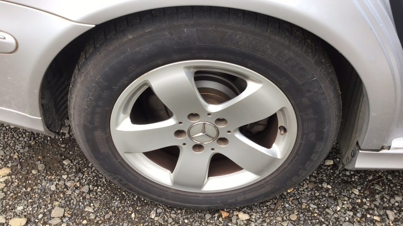 タイヤホイール前