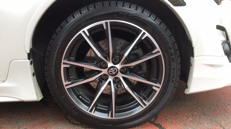 タイヤホイール前