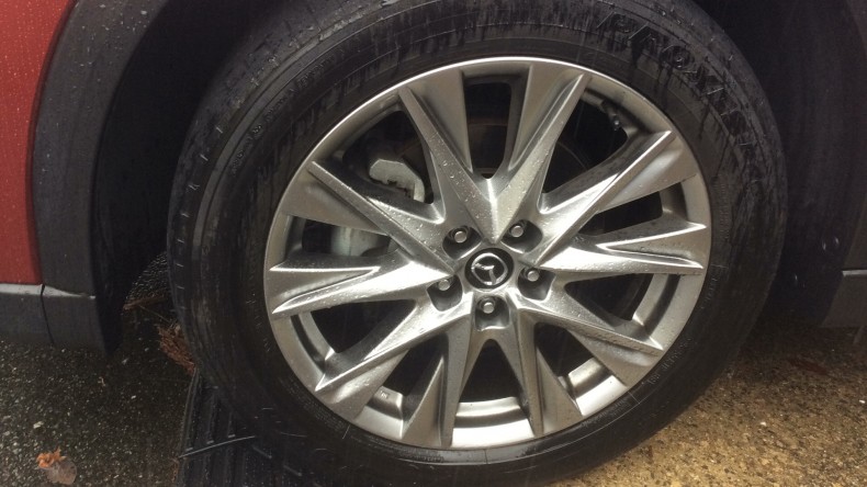 タイヤホイール前