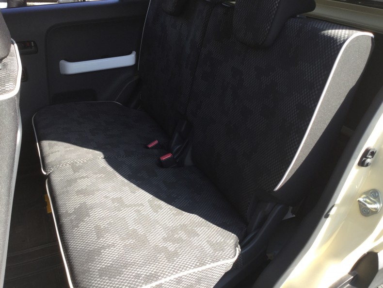 内装後方シート