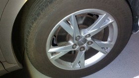 タイヤホイール前