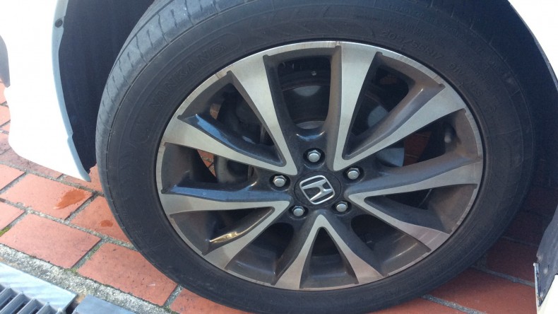 タイヤホイール前