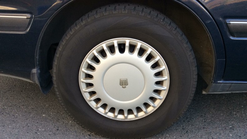 タイヤホイール前