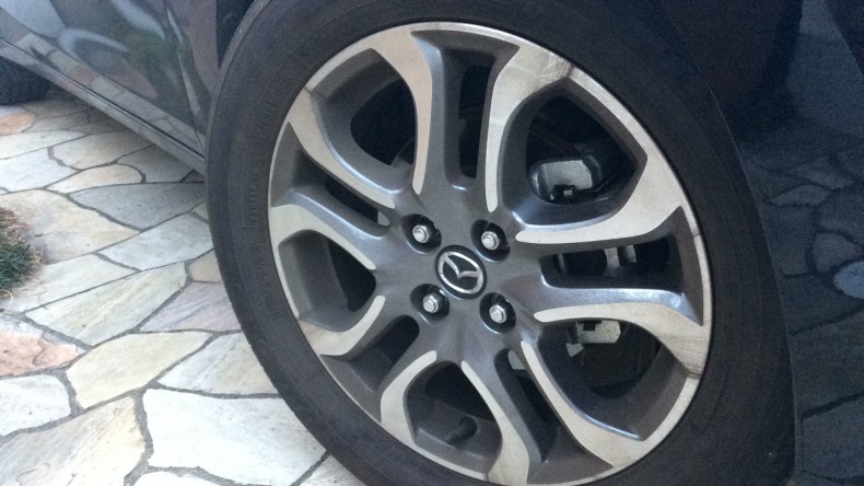 タイヤホイール前