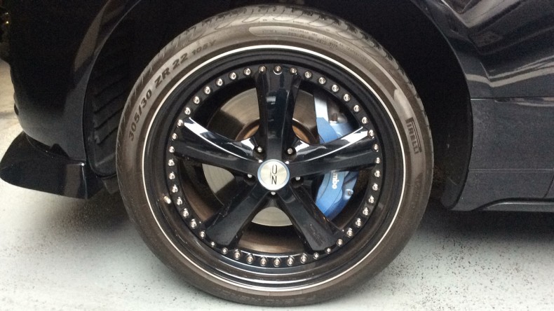 タイヤホイール前