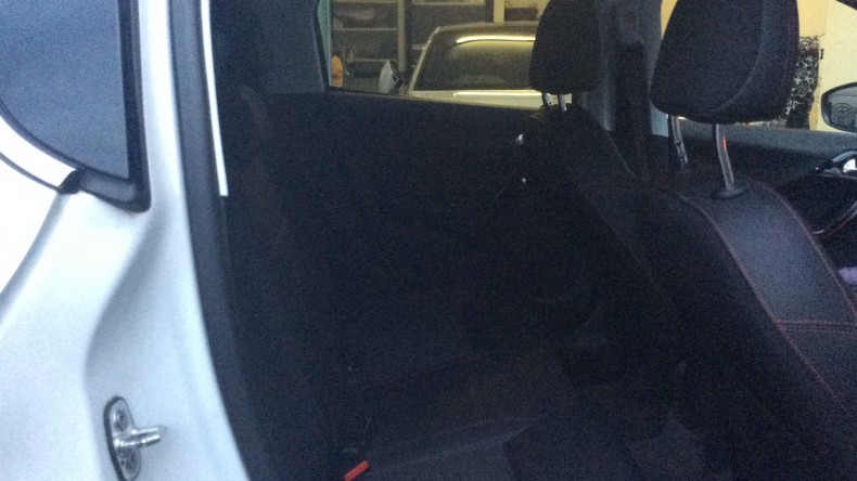 内装後方シート