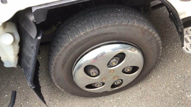 タイヤホイール前