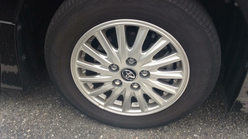 タイヤホイール前