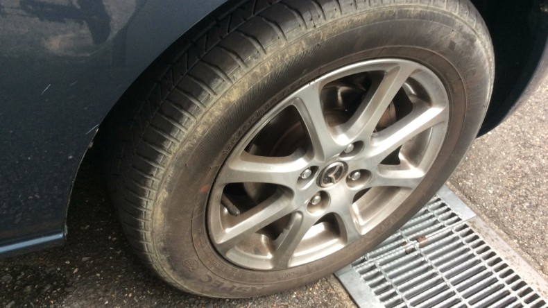 タイヤホイール前