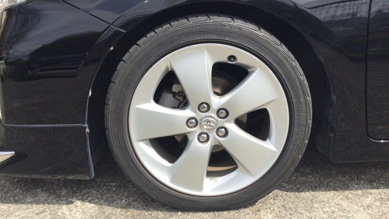 タイヤホイール前