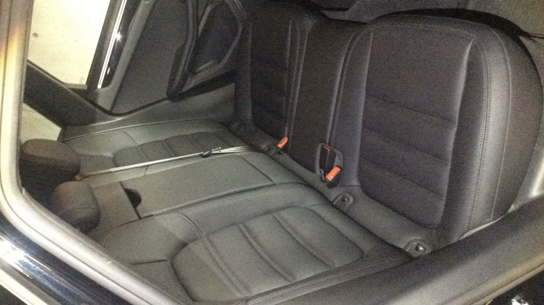 内装後方シート