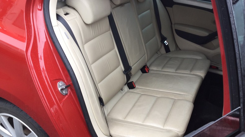 内装後方シート