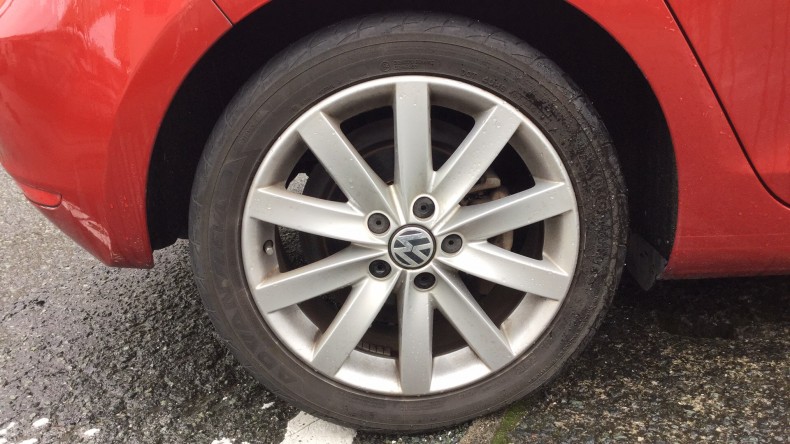 タイヤホイール前