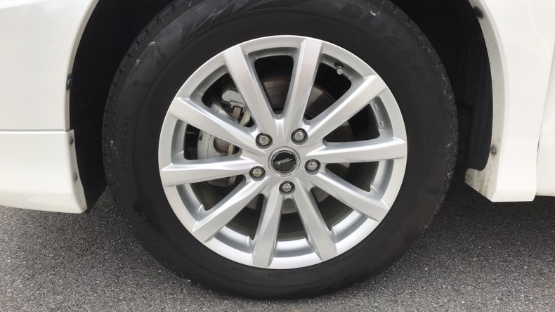 タイヤホイール前