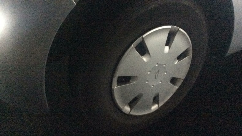 タイヤホイール前