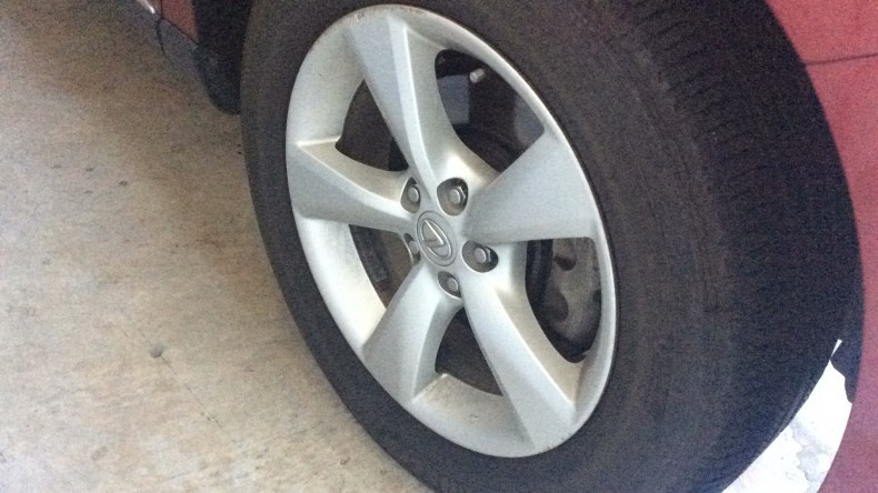 タイヤホイール前