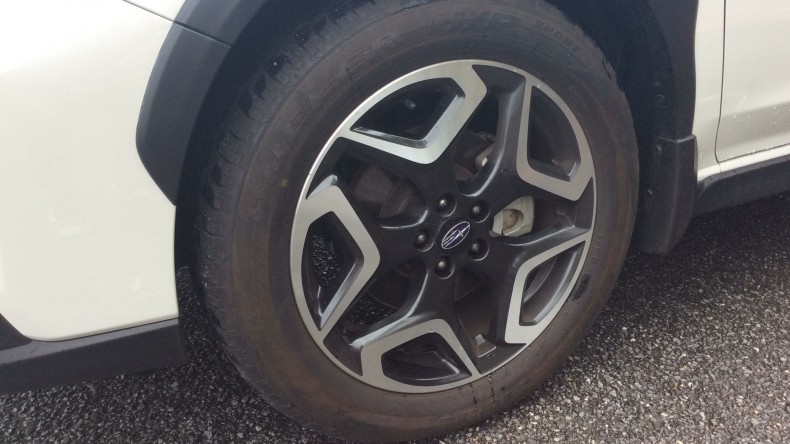 タイヤホイール前