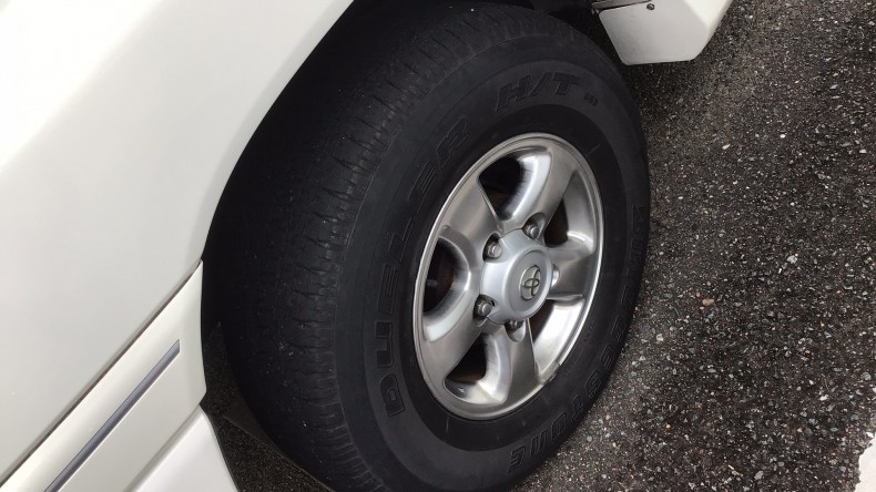 タイヤホイール前