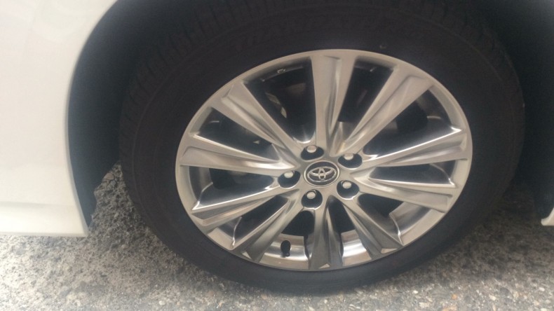 タイヤホイール前