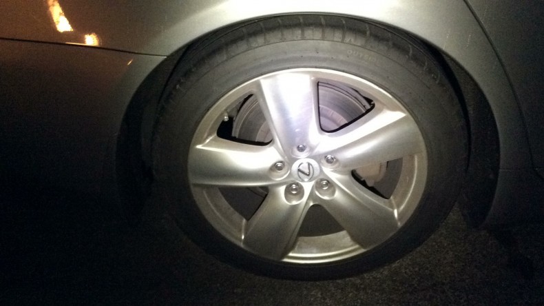 タイヤホイール前