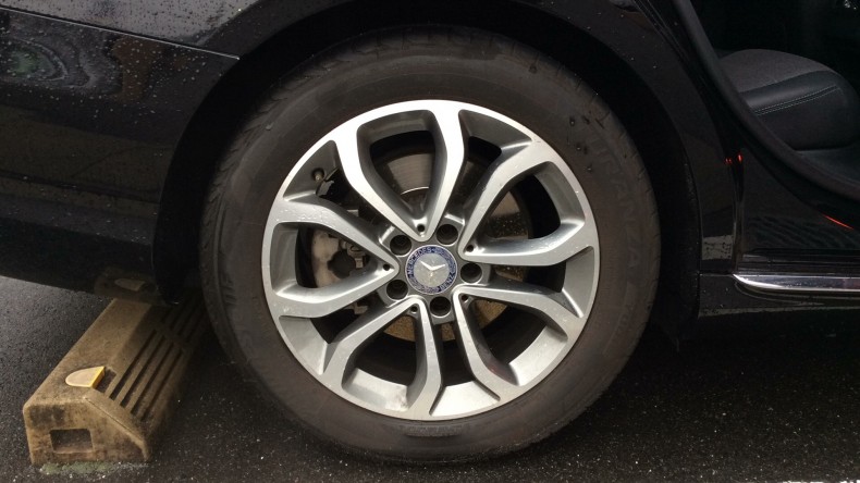 タイヤホイール前