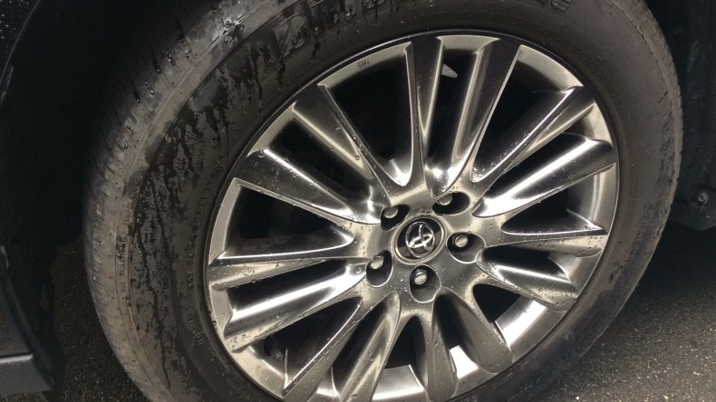 タイヤホイール前