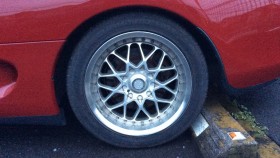 タイヤホイール前