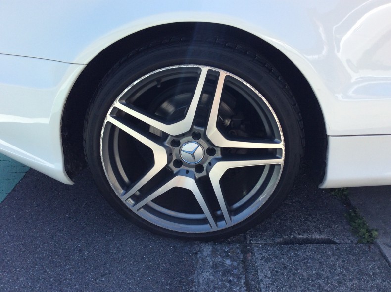 タイヤホイール前