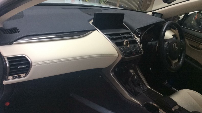 内装インパネ全体