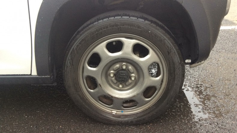 タイヤホイール前