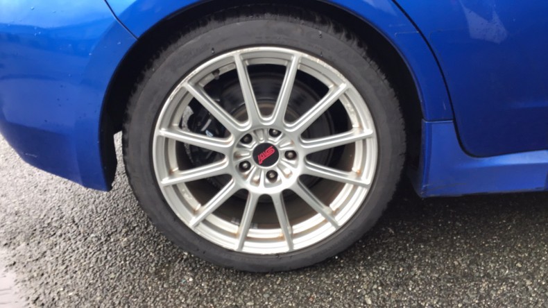 タイヤホイール前