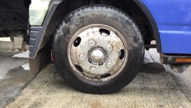 タイヤホイール前