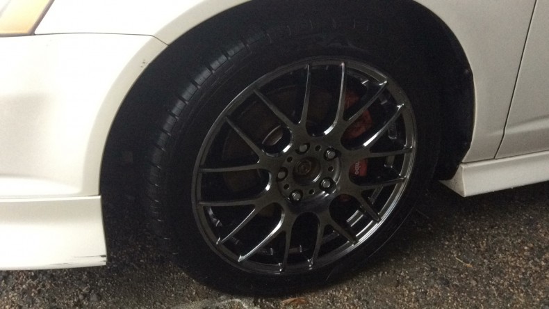 タイヤホイール前