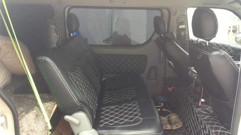 内装後方シート