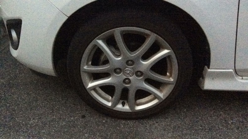 タイヤホイール前