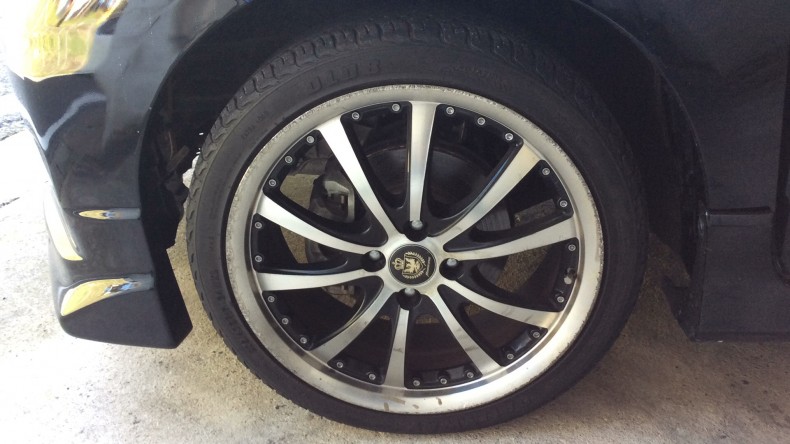 タイヤホイール前